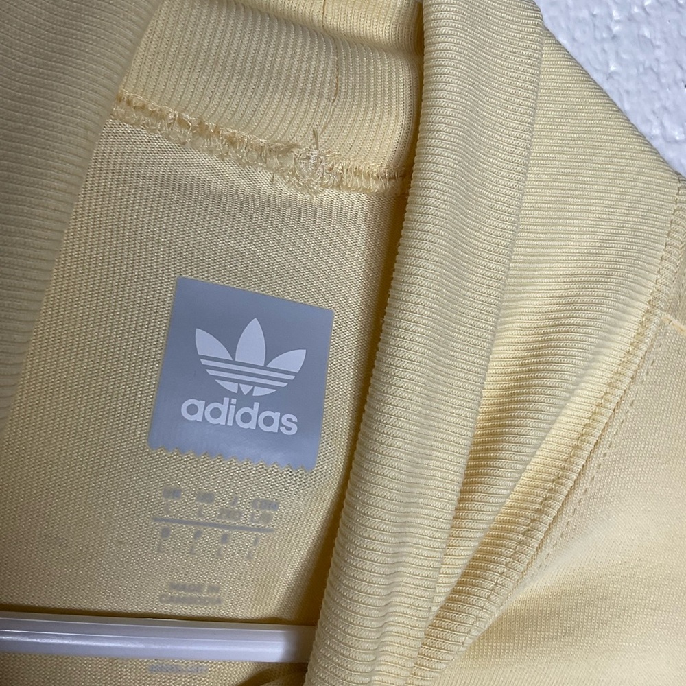 < Adidas Pastel Yellow Turtleneck With Purple Logo > - Picture 4 of 4